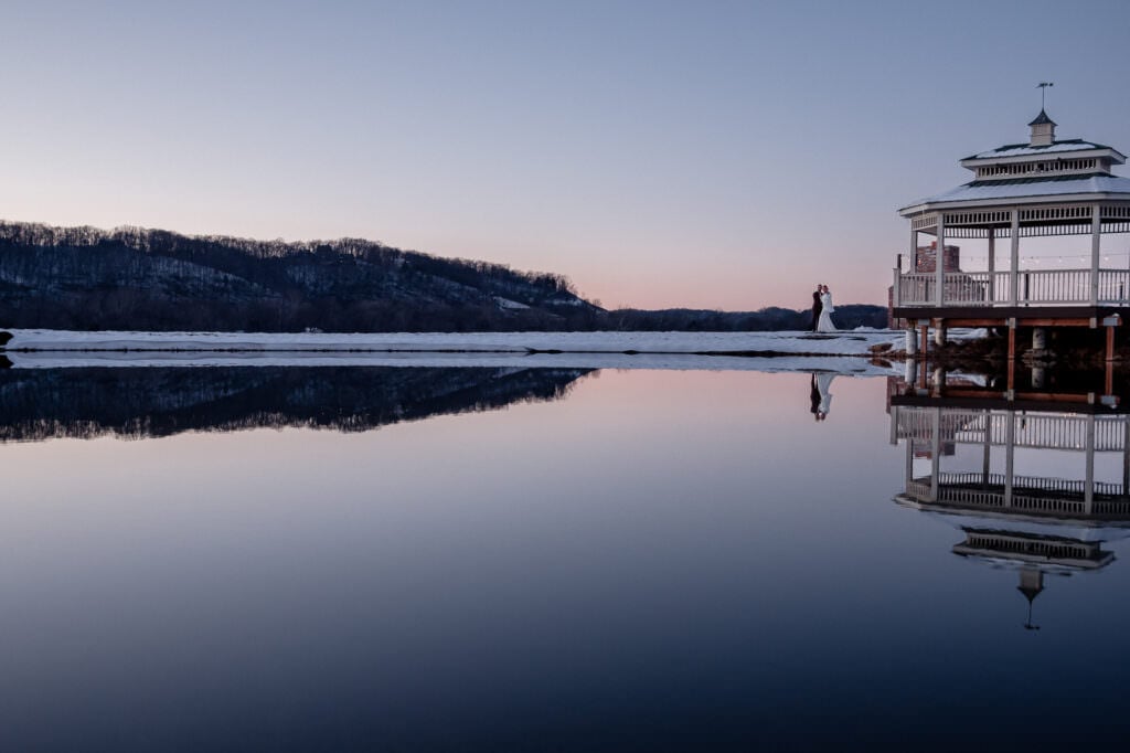 wedding couple in the snow by the lake