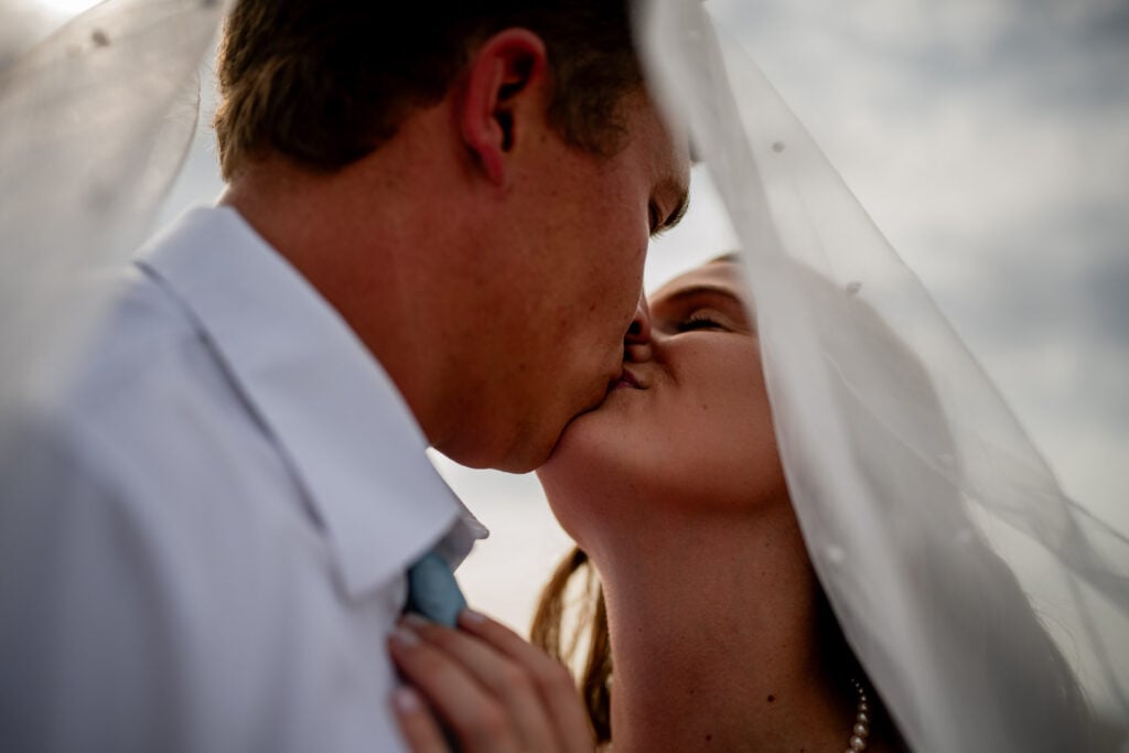 under veil romantic kiss